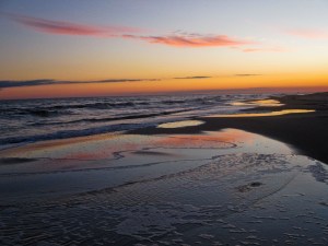 FOTOS PINTURA EN LA ARENA EN EL ATARDECER