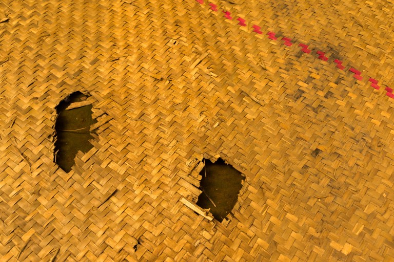 agujeros en un petate