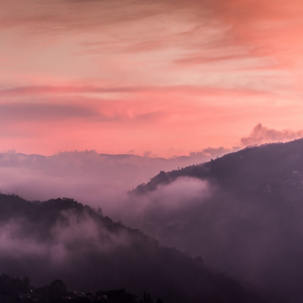 MONTAÑA EN EL ATARDEC