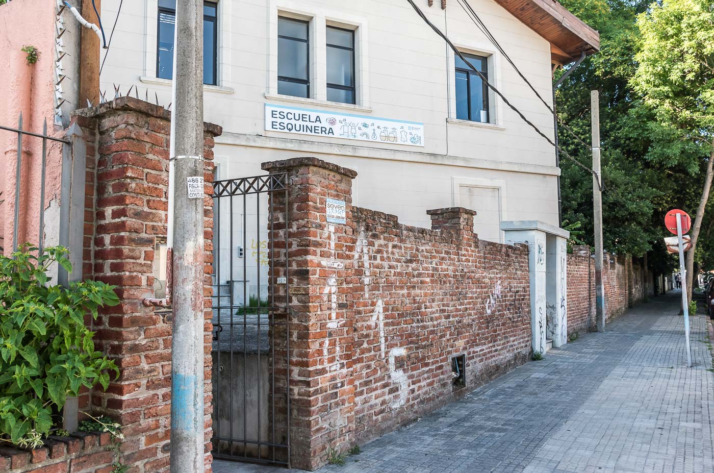 ESCUELA ESQUINERA URUGUAY