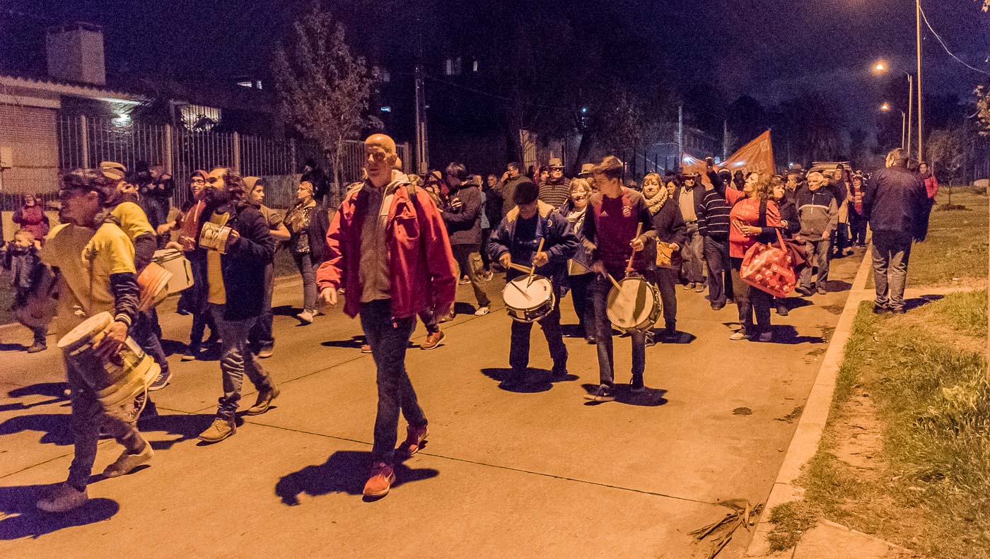 VECINOS POR LA CALLE