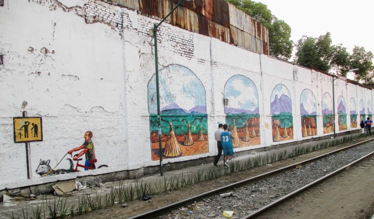 CALLEJÓN CON VIA DE TREN MÉXICO_6