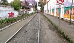CALLEJÓN CON VIA DE TREN MÉXICO_6