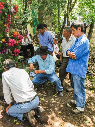 LAVANDO ROPA VIRGEN_3