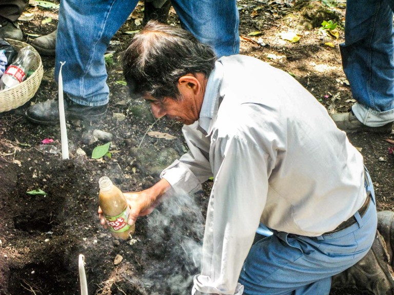 LAVANDO ROPA VIRGEN_3