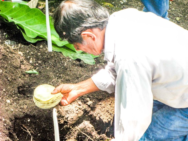 LAVANDO ROPA VIRGEN_3