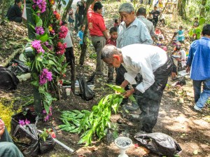 LAVANDO ROPA VIRGEN_3