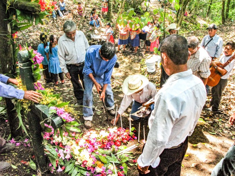 LAVANDO ROPA VIRGEN_3