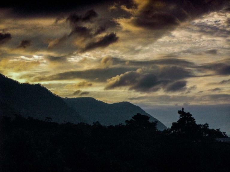 CIELO ENNEGRECIENDOSE