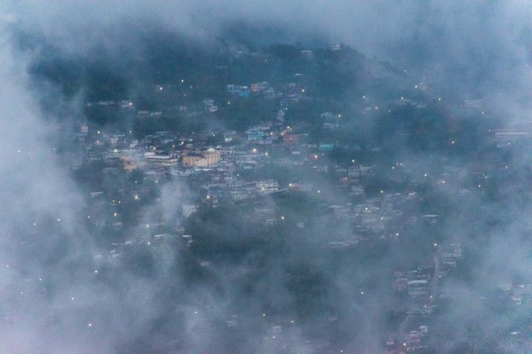 NUBES EN LA MONATAÑA