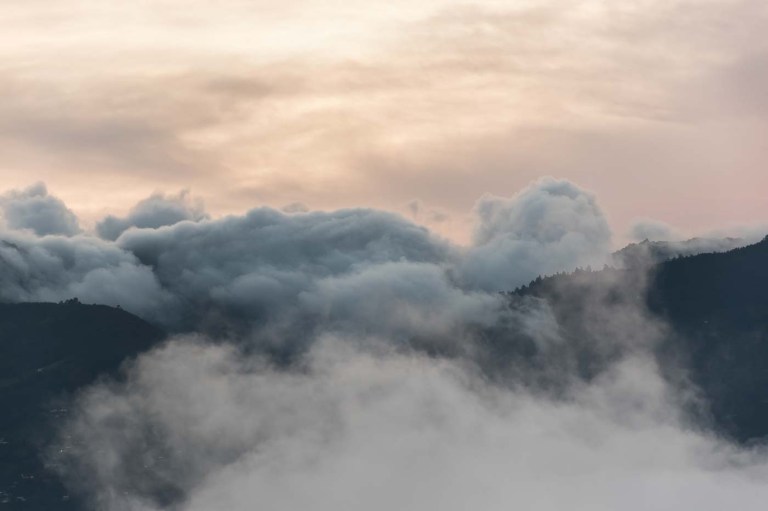 NUBES EN LA MONATAÑA