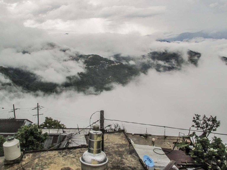 NUBES EN LA MONTAÑA