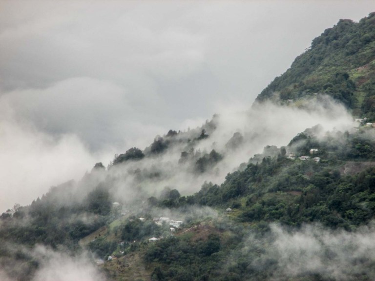 NUBES EN LA MONTAÑA