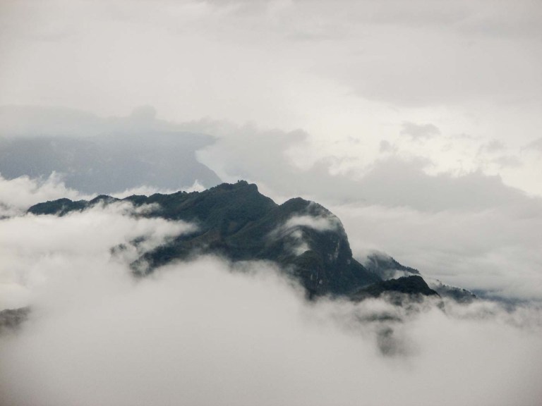 NUBES EN LA MONTAÑA